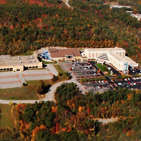 Holiday Inn Fitchburg-Waterpark エクステリア 写真