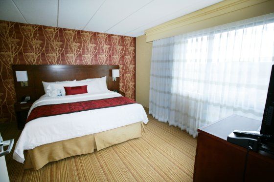 Holiday Inn Fitchburg-Waterpark エクステリア 写真