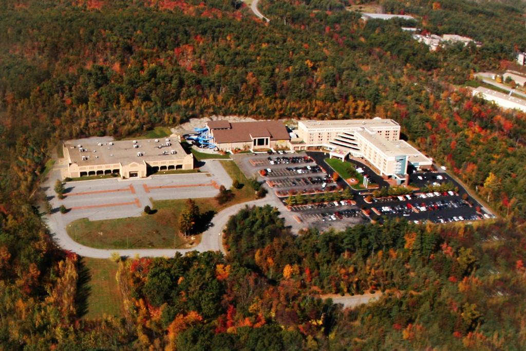 Holiday Inn Fitchburg-Waterpark エクステリア 写真